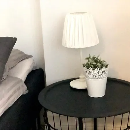 Scandinavian 1br Art Deco Heard