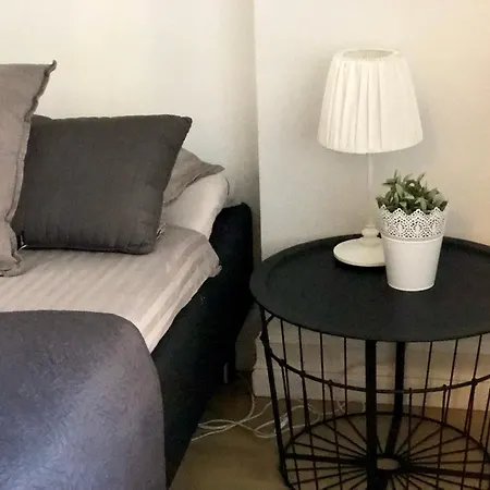 Scandinavian In Heard Apartman