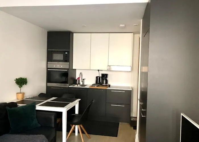 Scandinavian 1br Art Deco Heard *