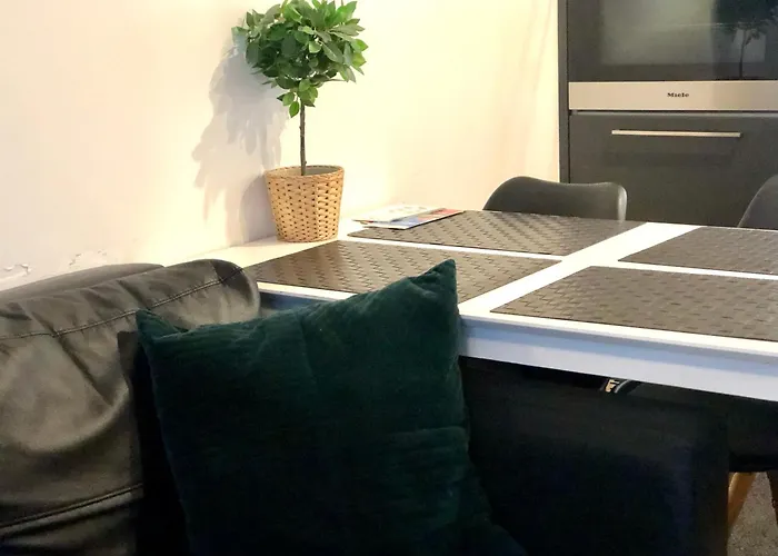 شقة Scandinavian 1br Art Deco Heard