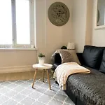 Scandinavian 1br Art Deco Heard *